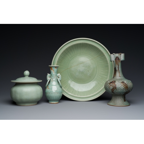 181 - Three Chinese Longquan celadon vases and a dish, Yuan/MingDescription:Dia.: 27,5 cm - H.: 6 cm (the ... 