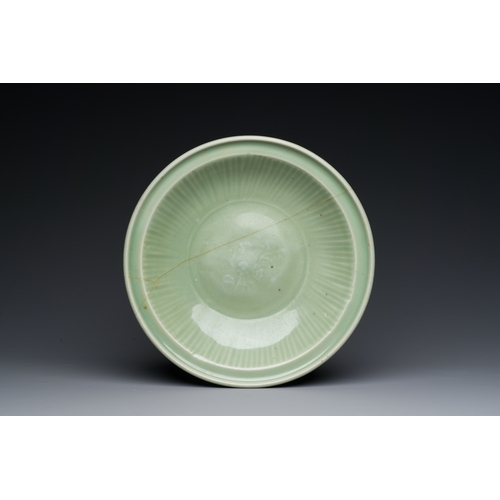 181 - Three Chinese Longquan celadon vases and a dish, Yuan/MingDescription:Dia.: 27,5 cm - H.: 6 cm (the ... 