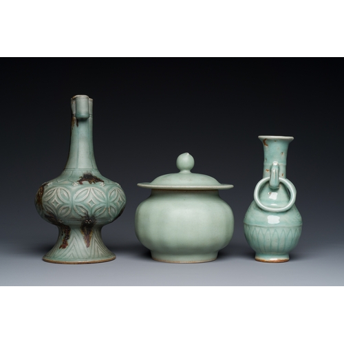 181 - Three Chinese Longquan celadon vases and a dish, Yuan/MingDescription:Dia.: 27,5 cm - H.: 6 cm (the ... 