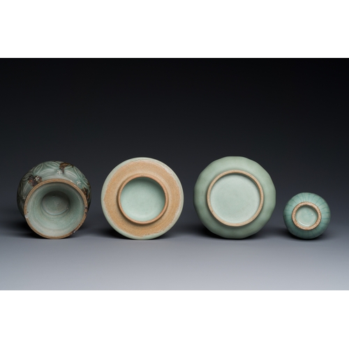 181 - Three Chinese Longquan celadon vases and a dish, Yuan/MingDescription:Dia.: 27,5 cm - H.: 6 cm (the ... 