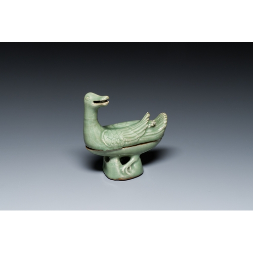 187 - A Chinese Longquan celadon duck-form censer, MingDescription:H.: 17 cm - L.: 15,5 cm Provenance:- An... 