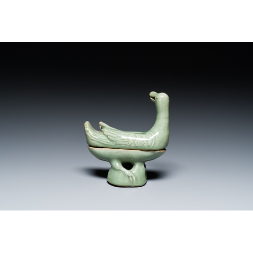 187 - A Chinese Longquan celadon duck-form censer, MingDescription:H.: 17 cm - L.: 15,5 cm Provenance:- An... 