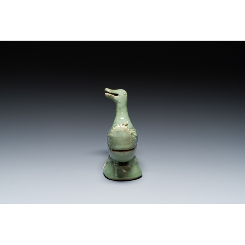 187 - A Chinese Longquan celadon duck-form censer, MingDescription:H.: 17 cm - L.: 15,5 cm Provenance:- An... 