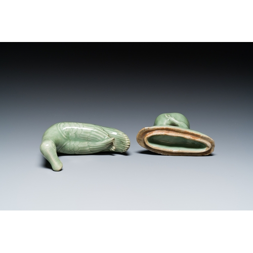 187 - A Chinese Longquan celadon duck-form censer, MingDescription:H.: 17 cm - L.: 15,5 cm Provenance:- An... 