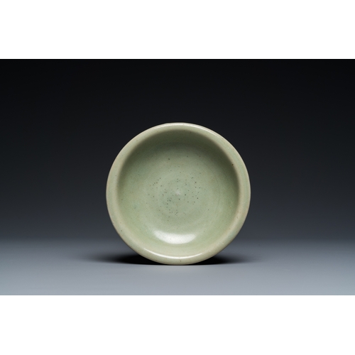 188 - A Chinese Longquan celadon double-walled 'zhuge' or warming bowl, MingDescription:Dia.: 14 cm - H.: ... 