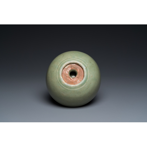 188 - A Chinese Longquan celadon double-walled 'zhuge' or warming bowl, MingDescription:Dia.: 14 cm - H.: ... 