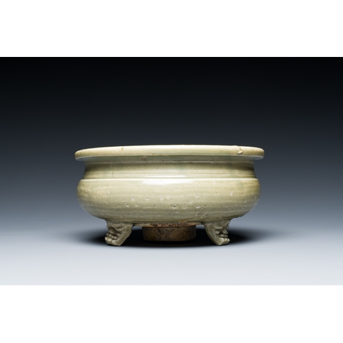 189 - A Chinese Longquan celadon tripod censer, MingDescription:Dia.: 15,5 cm - H.: 7,5 cm Provenance:- An... 