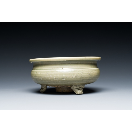 189 - A Chinese Longquan celadon tripod censer, MingDescription:Dia.: 15,5 cm - H.: 7,5 cm Provenance:- An... 