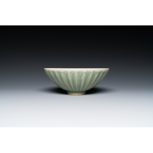 191 - A Chinese Longquan celadon vase and a 'lotus' bowl, Yuan or laterDescription:H.: 27 cm (the vase)Con... 