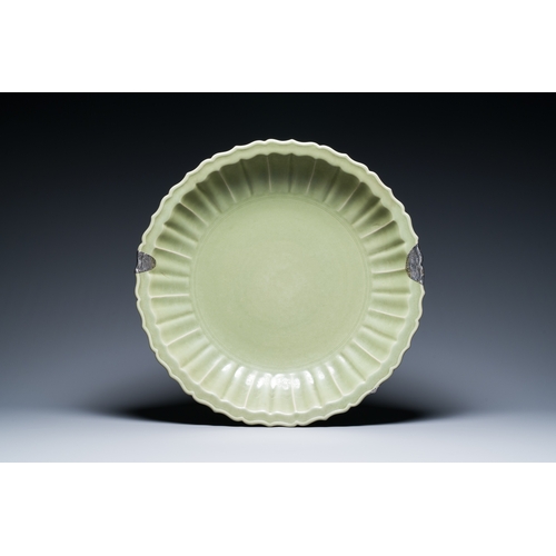 193 - A very large Chinese Longquan celadon dish, probably Chuzhou kiln, MingDescription:Dia.: 54 cm - H.:... 