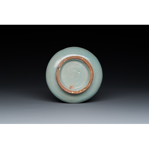 197 - A Korean inlaid celadon cup on a stand, probably Goryeo, 13/14th C.Description:Dia.: 9,5 cm (the sau... 