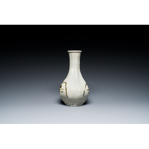 198 - A Korean bottle vase with floral design, Joseon dynasty, 16th C.Description:H.: 30 cm Provenance:- T... 