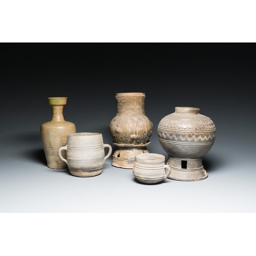 199 - Five early Korean pottery wares, Silla and Goryeo, 5th C. and laterDescription:H.: 31,5 cm (the tall... 