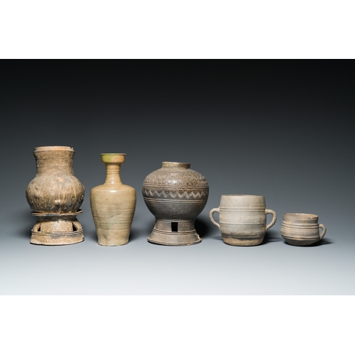 199 - Five early Korean pottery wares, Silla and Goryeo, 5th C. and laterDescription:H.: 31,5 cm (the tall... 