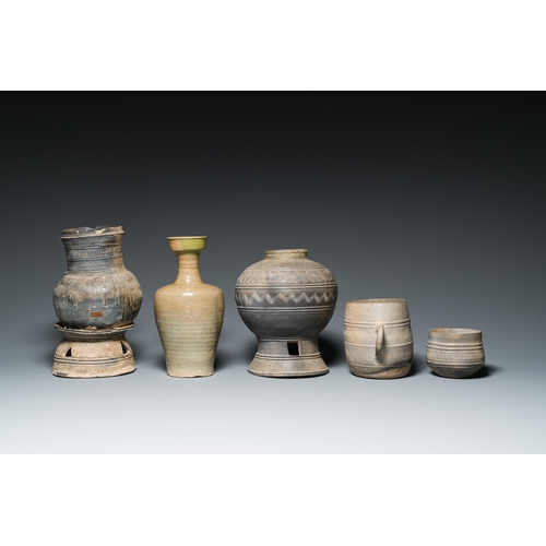 199 - Five early Korean pottery wares, Silla and Goryeo, 5th C. and laterDescription:H.: 31,5 cm (the tall... 