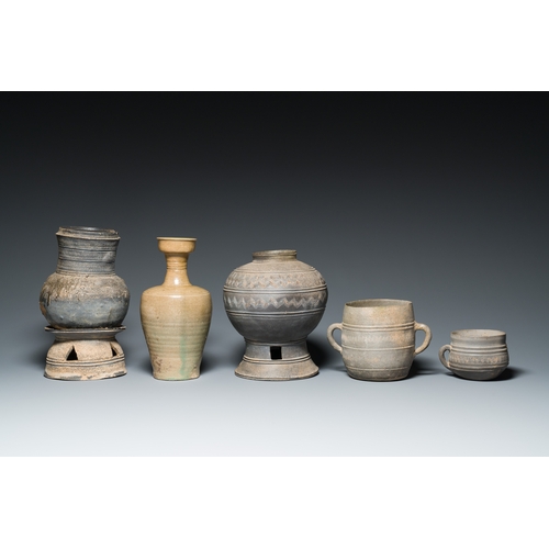 199 - Five early Korean pottery wares, Silla and Goryeo, 5th C. and laterDescription:H.: 31,5 cm (the tall... 