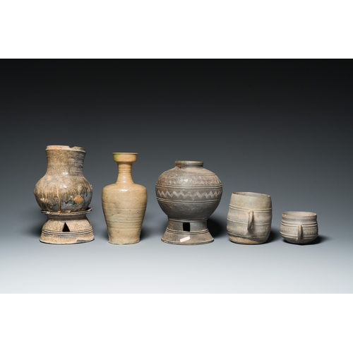 199 - Five early Korean pottery wares, Silla and Goryeo, 5th C. and laterDescription:H.: 31,5 cm (the tall... 