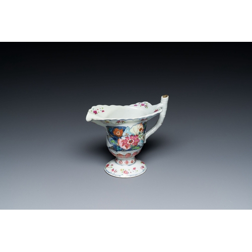 206 - A Chinese famille rose 'tobacco leaf' jug, QianlongDescription:H.: 13,5 cmCondition reports:Please c... 