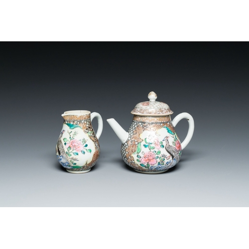 252 - A Chinese famille rose 'pheasants' teapot and milk jug, YongzhengDescription:L.: 15 cm - H.: 12,5 cm... 