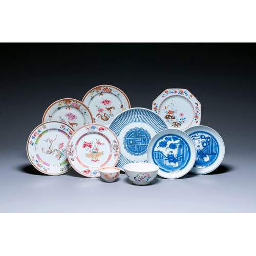 263 - A varied collection of Chinese blue, white and famille rose porcelain, Yongzheng and laterDescriptio... 