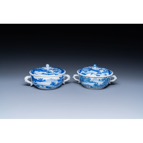 297 - A pair of Chinese blue and white bowls and covers, KangxiDescription:L.: 19 cm - H.: 9,5 cmCondition... 