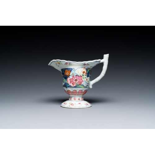 206 - A Chinese famille rose 'tobacco leaf' jug, QianlongDescription:H.: 13,5 cmCondition reports:Please c... 