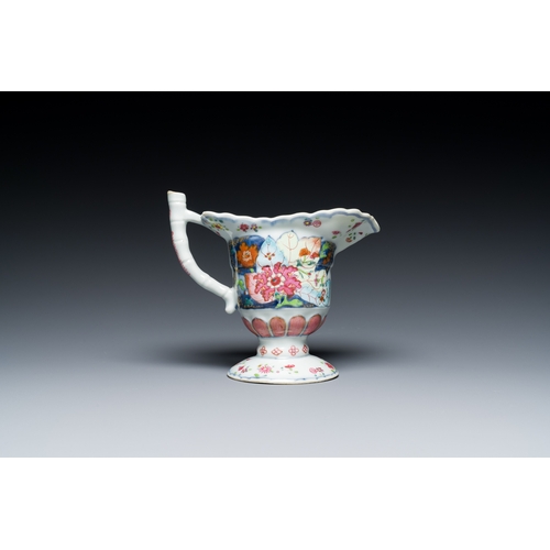 206 - A Chinese famille rose 'tobacco leaf' jug, QianlongDescription:H.: 13,5 cmCondition reports:Please c... 