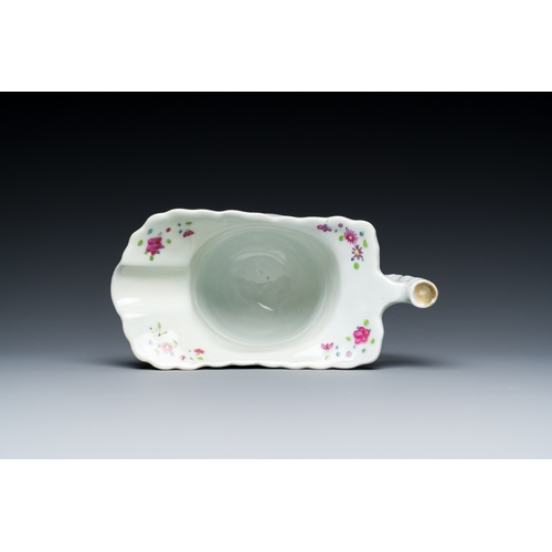 206 - A Chinese famille rose 'tobacco leaf' jug, QianlongDescription:H.: 13,5 cmCondition reports:Please c... 