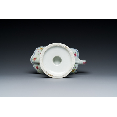 206 - A Chinese famille rose 'tobacco leaf' jug, QianlongDescription:H.: 13,5 cmCondition reports:Please c... 