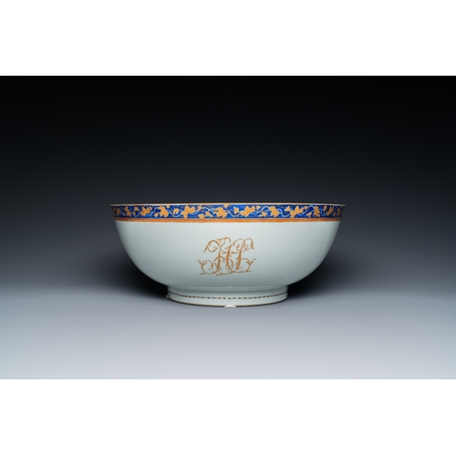 213 - A large Chinese monogrammed export porcelain punchbowl and dish, Qianlong/JiaqingDescription:Dia.: 4... 