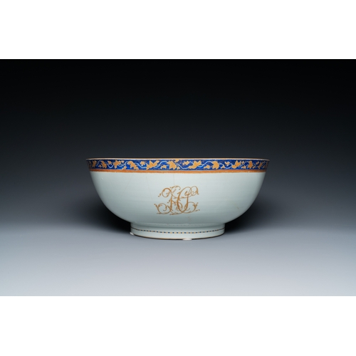 213 - A large Chinese monogrammed export porcelain punchbowl and dish, Qianlong/JiaqingDescription:Dia.: 4... 