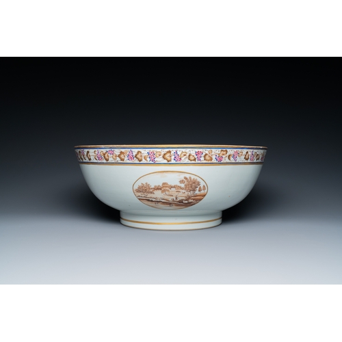 214 - A large Chinese export porcelain punch bowl and dish with a view on Philadelphia, QianlongDescriptio... 