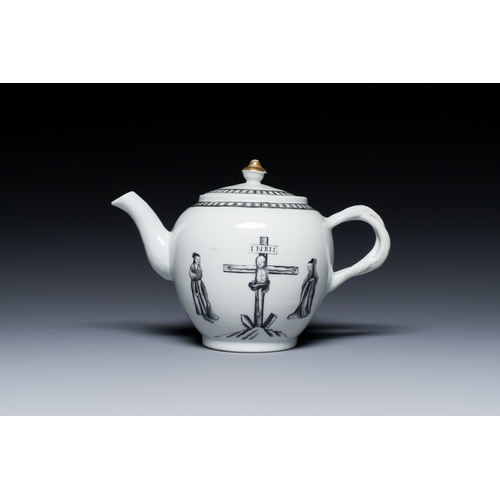 220 - A Chinese grisaille 'Crucifixion' teapot and cover, QianlongDescription:L.: 20 cm - H.: 13 cmConditi... 