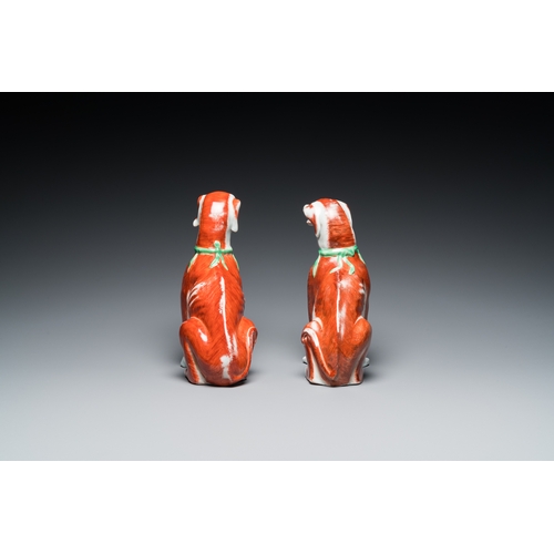 222 - A pair of Chinese polychrome export porcelain models of dogs, QianlongDescription:H.: 23,5 cmConditi... 