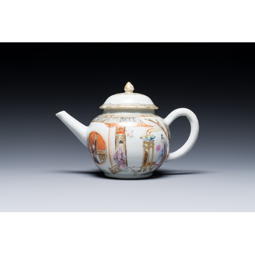 245 - A fine Chinese famille rose 'narrative subject' teapot and cover, YongzhengDescription:L.: 18,5 cm -... 