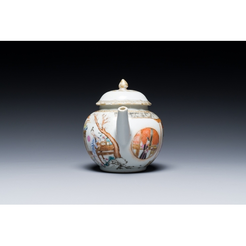 245 - A fine Chinese famille rose 'narrative subject' teapot and cover, YongzhengDescription:L.: 18,5 cm -... 