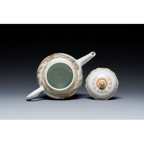 245 - A fine Chinese famille rose 'narrative subject' teapot and cover, YongzhengDescription:L.: 18,5 cm -... 