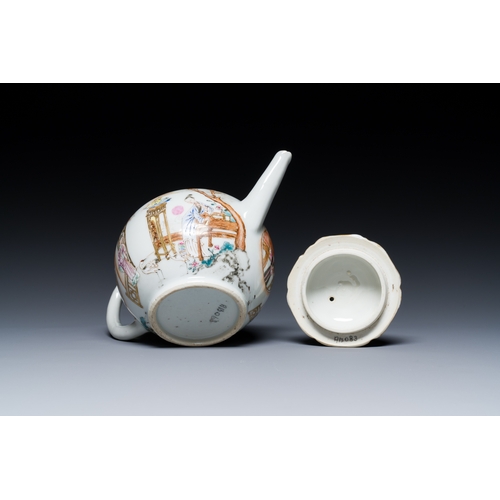 245 - A fine Chinese famille rose 'narrative subject' teapot and cover, YongzhengDescription:L.: 18,5 cm -... 