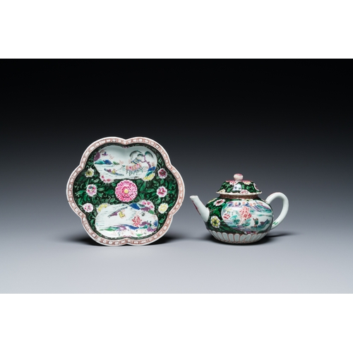 249 - A Chinese famille rose teapot and cover on stand, YongzhengDescription:L.: 15,5 cm - H.: 9 cm (the t... 