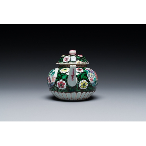 249 - A Chinese famille rose teapot and cover on stand, YongzhengDescription:L.: 15,5 cm - H.: 9 cm (the t... 