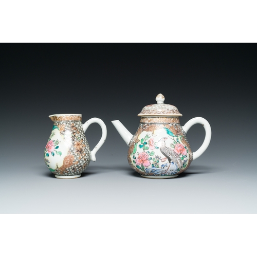 252 - A Chinese famille rose 'pheasants' teapot and milk jug, YongzhengDescription:L.: 15 cm - H.: 12,5 cm... 