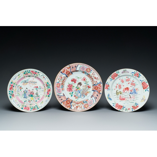 265 - A Chinese famille rose dish and two plates, Yongzheng/QianlongDescription:Dia.: 25,5 cm (the largest... 