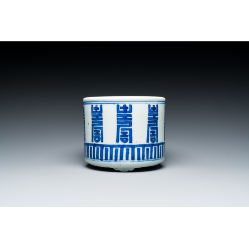 279 - A Chinese blue and white 'Shou' tripod censer, KangxiDescription:Dia.: 13 cm - H.: 11 cmCondition re... 