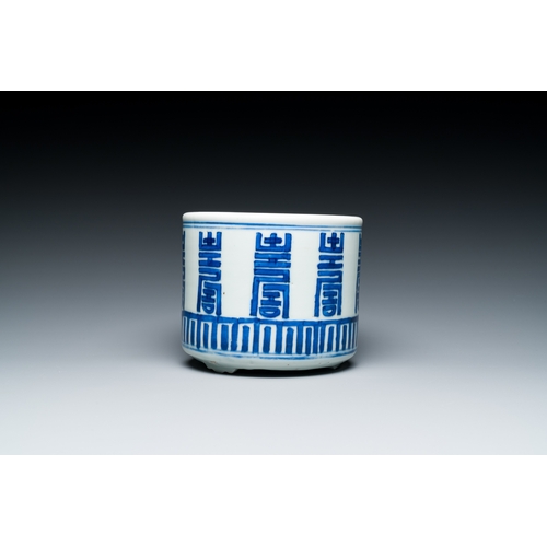 279 - A Chinese blue and white 'Shou' tripod censer, KangxiDescription:Dia.: 13 cm - H.: 11 cmCondition re... 