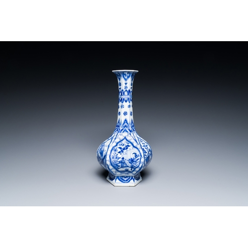 280 - A Chinese blue and white bottle vase, 'G' mark, KangxiDescription:H.: 30,5 cmCondition reports:Pleas... 