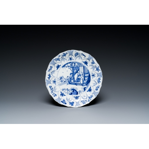 287 - A Chinese blue and white lotus-shaped dish, Chenghua mark, KangxiDescription:Dia.: 27 cmCondition re... 