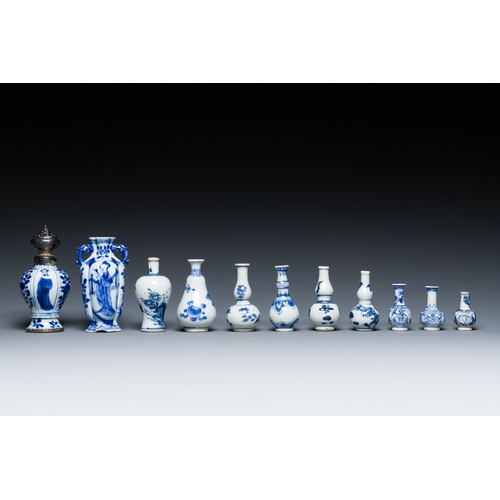 292 - Eleven Chinese blue and white miniature vases, KangxiDescription:H.: 10 cm (the tallest vase)Conditi... 