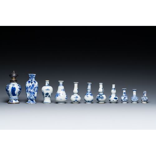 292 - Eleven Chinese blue and white miniature vases, KangxiDescription:H.: 10 cm (the tallest vase)Conditi... 