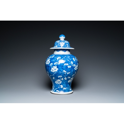 296 - A Chinese blue and white 'prunus on cracked ice' vase and cover, KangxiDescription:H.: 44,5 cm Condi... 