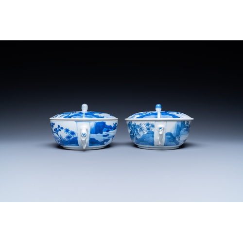 297 - A pair of Chinese blue and white bowls and covers, KangxiDescription:L.: 19 cm - H.: 9,5 cmCondition... 